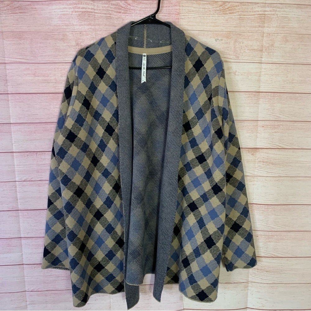 Leo & Nicole Beautiful Open Front Plaid Cardigan Size XL‎